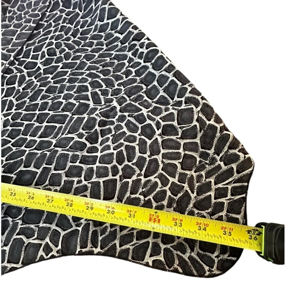 Giraffe Print Triangle Large Scarf Shawl Wrap Black White Gray 36” X 27”